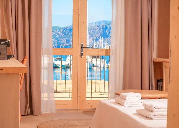 Felix * Μαρμαρίς